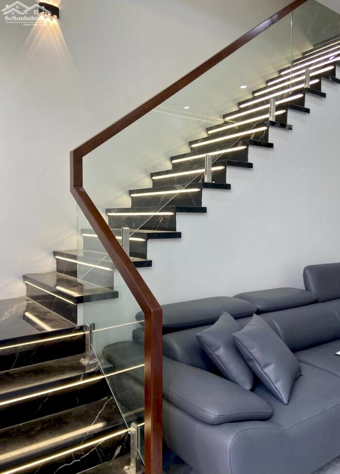 Hình ảnh Nhà Lô Góc gần Trương Đinh, Hai Bà Trưng 40m x5 Tầng, Mặt Tiền 4.8m 0