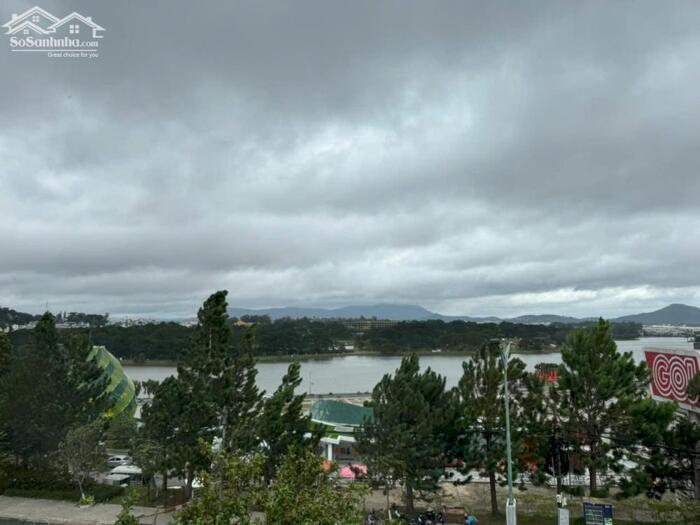 Hình ảnh BÁN NHÀ 3 MẶT TIỀN – VIEW HỒ XUÂN HƯƠNG – ĐƯỜNG HỒ TÙNG MẬU, P. XUÂN HƯƠNG, ĐÀ LẠT ️ Vị trí trung tâm – View hồ cực hiếm – Sổ xây dựng, pháp lý chuẩn! 2