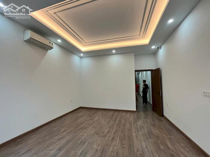 Hình ảnh Cho thuê văn phòng tại Vũ Trọng Khánh Hà Đông, mới đẹp ô tô đỗ cửa 0