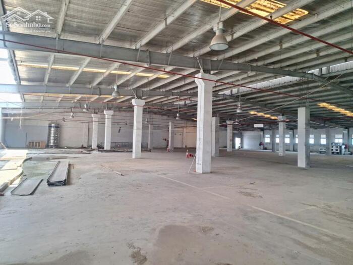 Hình ảnh Cho thuê 2700m2 ở Nguyễn Văn Linh. Thuê mọi mô hình. Trần 6m 0