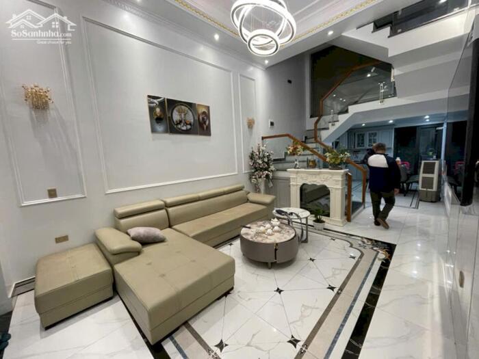 Hình ảnh Cho thuê nhà Văn Cao, DT: 76m2 x 4 tầng, 4 ngủ khép kín. 0