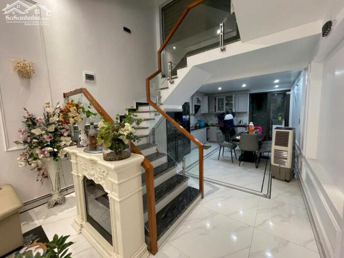 Hình ảnh Cho thuê nhà Văn Cao, DT: 76m2 x 4 tầng, 4 ngủ khép kín. 2