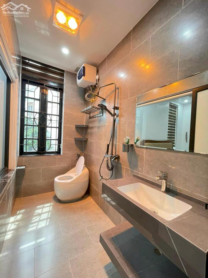 Hình ảnh Cho thuê biệt thự Văn Cao, DT: 100m2, 6 p.ngủ khép kín. 8