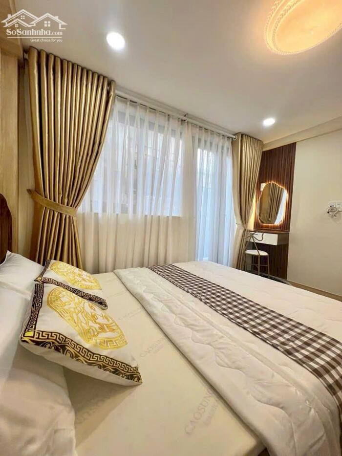 Hình ảnh Bán nhà full nội thất cao cấp tại Trần Văn Đang Q3, thông hẻm Hoàng Sa, 3 lầu BTCT, 2PN 3WC 2