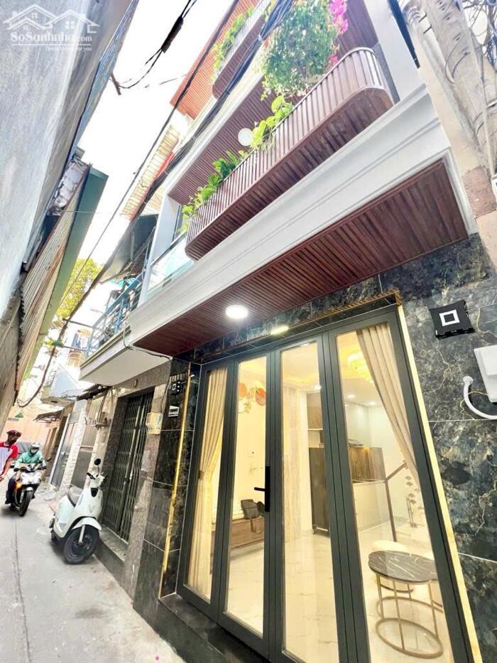 Hình ảnh Bán nhà full nội thất cao cấp tại Trần Văn Đang Q3, thông hẻm Hoàng Sa, 3 lầu BTCT, 2PN 3WC 8