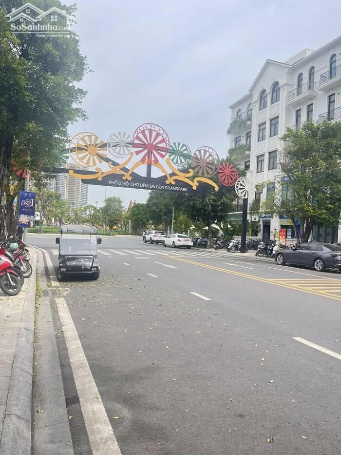 Hình ảnh CHO THUÊ NHÀ PHỐ TRỤC D2A – TRỤC ĐƯỜNG CHÍNH SẦM UẤT NHẤT VINHOMES GRAND PARK 1