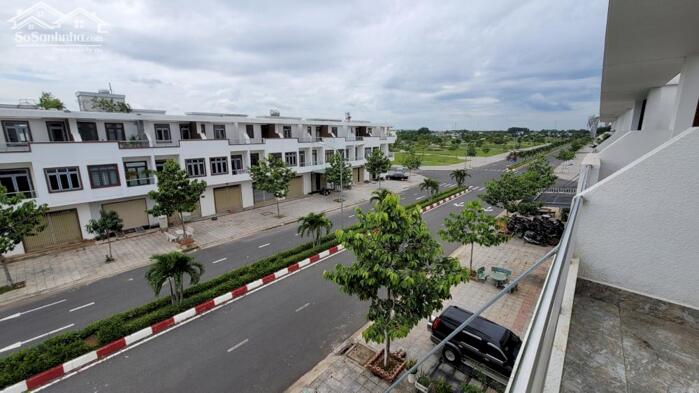 Hình ảnh Bán Căn Nhà 1 Trệt 2 Lầu Mặt Tiền Kinh Doanh Đường Rộng 32m2,Tại Trảng Bom 4