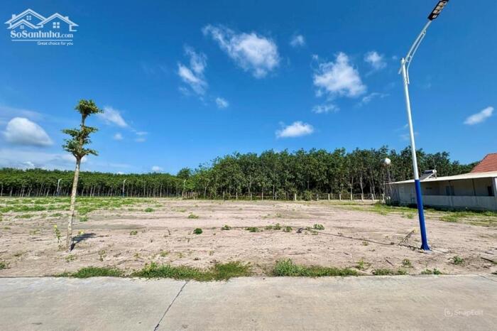 Hình ảnh Sang gấp 2002m2 đất ở thị xã ngay KCN dân cư đông, tiện xây ở. Giá 150 triệu, sổ riêng 0