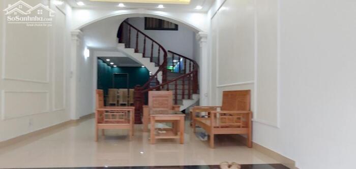 Hình ảnh Cho thuê nhà phố Văn Cao, DT: 75m2 x 4 tầng, 5 p.ngủ. 0