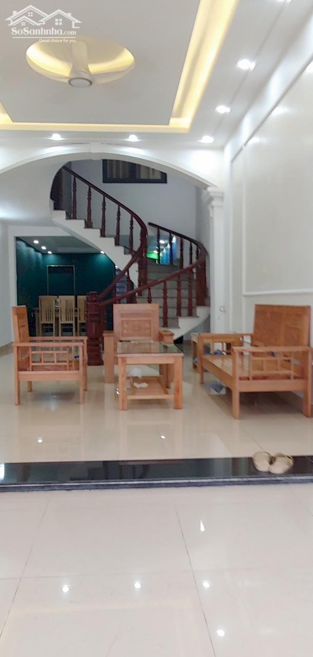 Hình ảnh Cho thuê nhà phố Văn Cao, DT: 75m2 x 4 tầng, 5 p.ngủ. 5