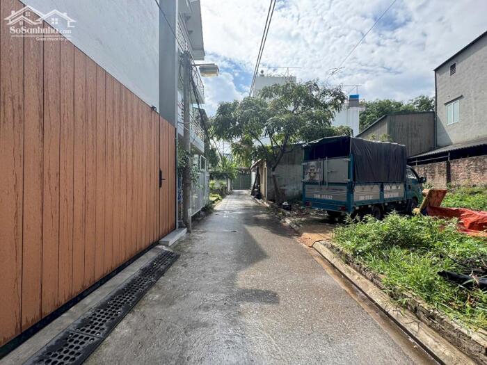 Hình ảnh Chính chủ chị gái cần tiền bán nhà 3 tầng 96m2/sàn 7 chỗ vào nhà, đang cho thuê kinh doanh trung tâm ngoại ngữ tại Cự Khối 0