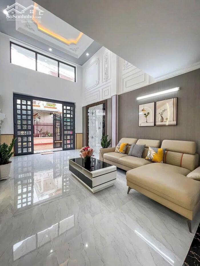 Hình ảnh Bán nhà hướng đông nam hẻm đường hoàng quốc việt 0