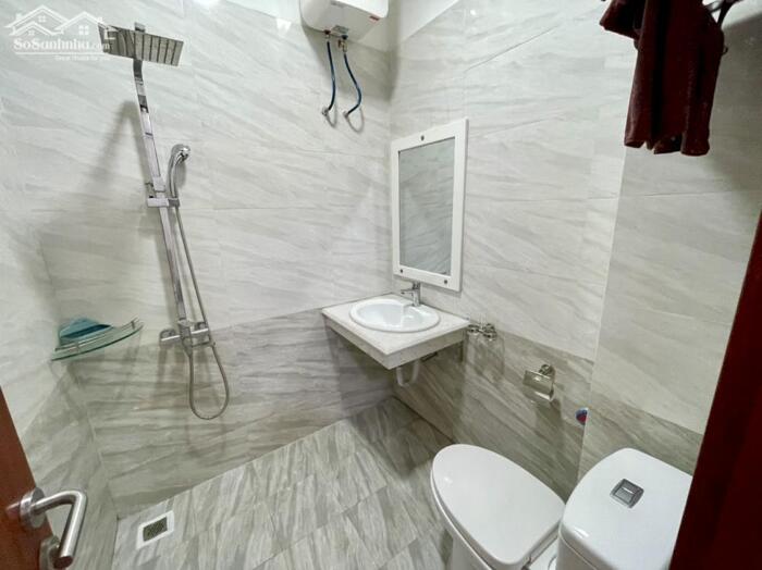 Hình ảnh Cho thuê căn hộ phố Văn Cao, 2 p.ngủ (80m2). 1