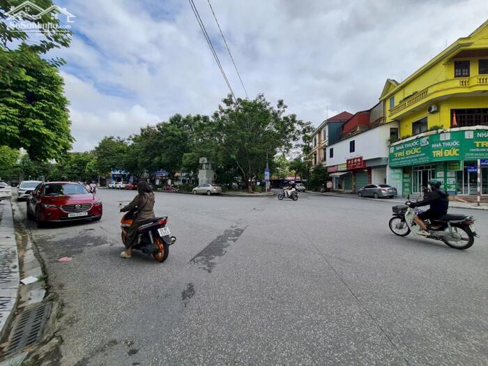 Hình ảnh Bán nhà 2 tầng phố Nguyễn công trứ , Liên bảo, Vĩnh yên. Góc 2 mặt tiền. 0