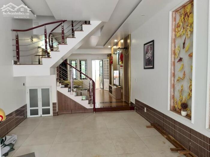 Hình ảnh Cho thuê nhà khu phân lô Văn Cao, DT: 58m2, 4 p.ngủ. 3