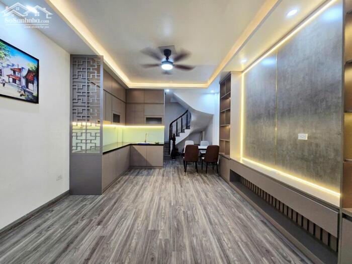 Hình ảnh Bán nhà Hoàng Hoa Thám 144m2 cách phố 10m oto dừng đỗ kinh doanh tốt 1