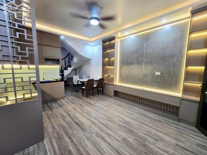 Hình ảnh Bán nhà Hoàng Hoa Thám 144m2 cách phố 10m oto dừng đỗ kinh doanh tốt 2