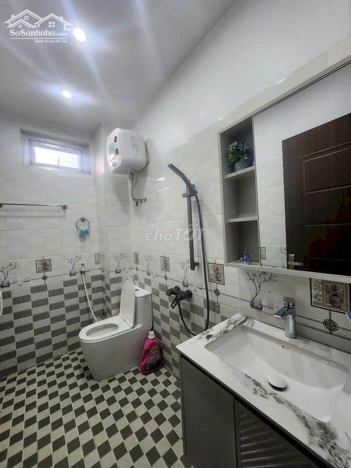 Hình ảnh Cho thuê nhà Văn Cao, DT: 45m2, 3 p.ngủ full đồ. 3