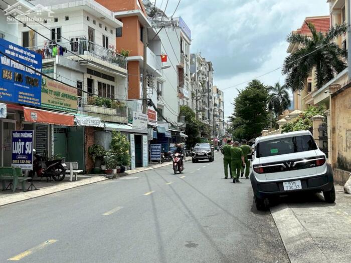 Hình ảnh CHDV 6 lầu hẻm 416 Dương Quảng Hàm DTS 650m2 ngang 5m 16PN TN 100tr sát Bình Thạnh 27 tỷ 0