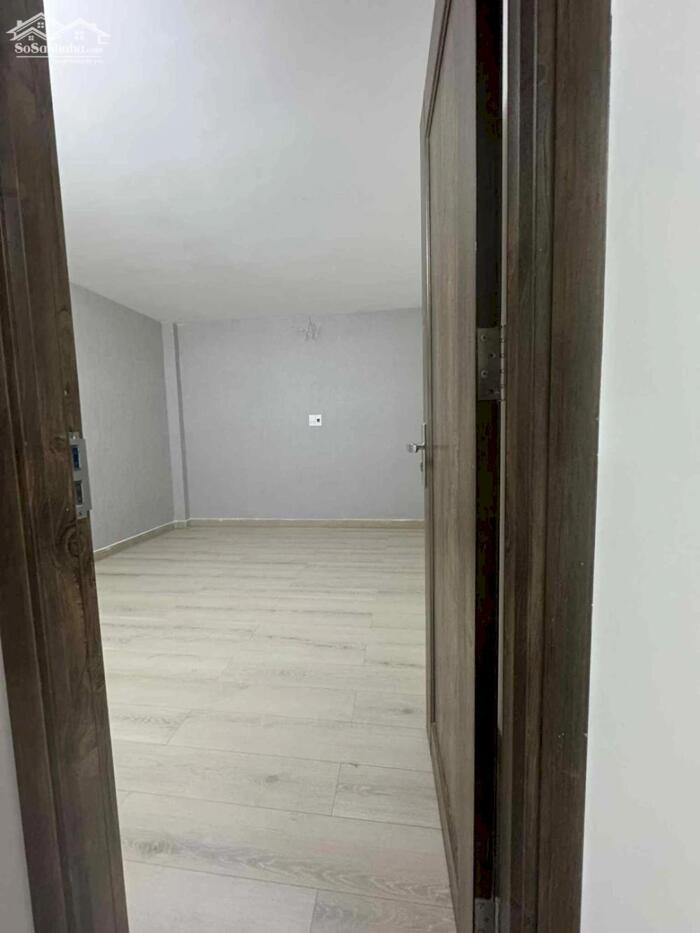 Hình ảnh HÓT _ BÁN NHÀ GÁC ĐÚC NGUYỄN CÔNG HOAN NGAY BẾN XE _ 100M² _ KIỆT 2.5 M _ GIÁ 2.99 TỶ 2