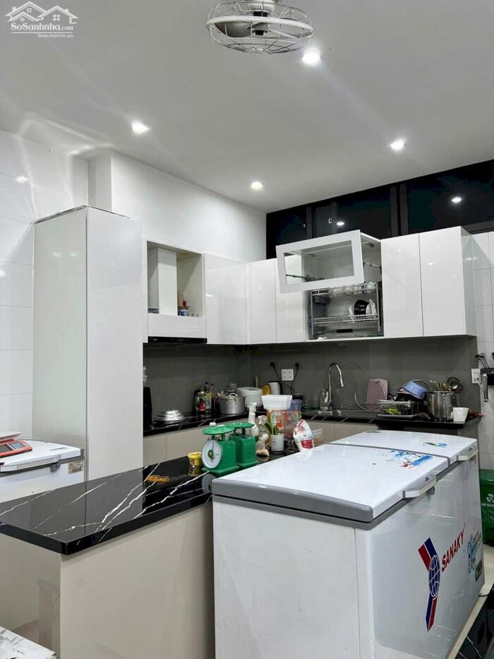 Hình ảnh Cho Thuê Nhà Nguyên Căn 3 Tầng Kiệt Oto Nguyễn Công Trứ, Gần Biển Mỹ Khê. 6