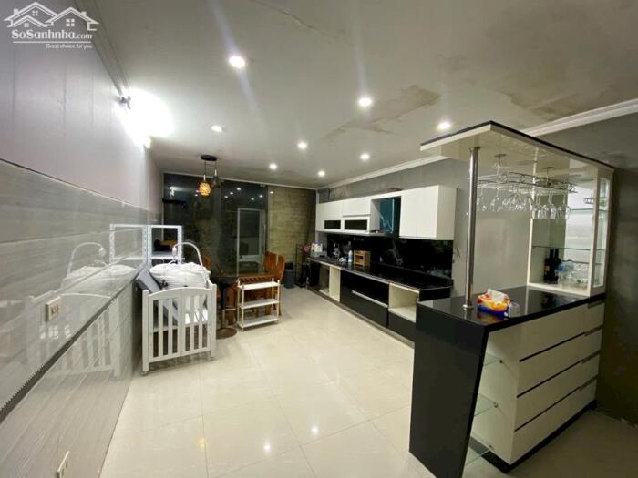 Hình ảnh Cho thuê nhà Văn Cao, 3 p.ngủ, DT: 70m2 x 4 tầng. 8