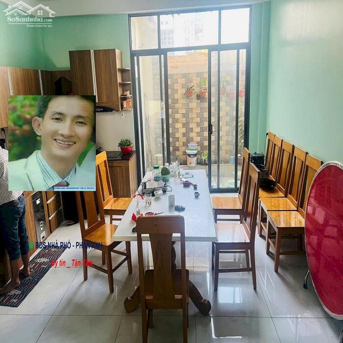 Hình ảnh [ Bán gấp ] nhà phố Quận 9 – Hẻm xe hơi ngủ trong nhà – Tặng Gara ô tô. 3