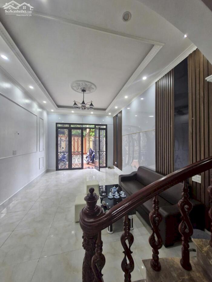 Hình ảnh Cho thuê nguyên nhà 4 tầng tại ngõ Tô Vũ - 193 Văn Cao, ngõ oto đỗ cửa. LH: 0989.099.526 0