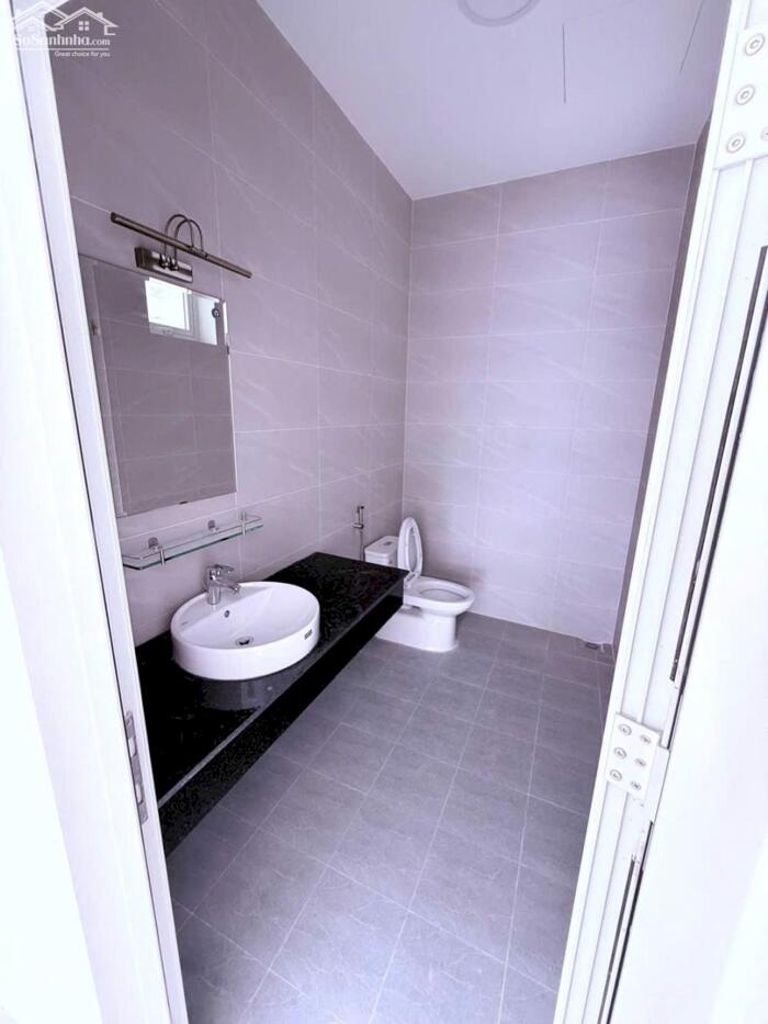 Hình ảnh 80 triệu - CHO THUÊ hoặc BÁN BIỆT THỰ 3 TẦNG 422m2 MẶT TIỀN ĐƯỜNG NGUYỄN VĂN LƯU (1B) KDC NAM LONG 11