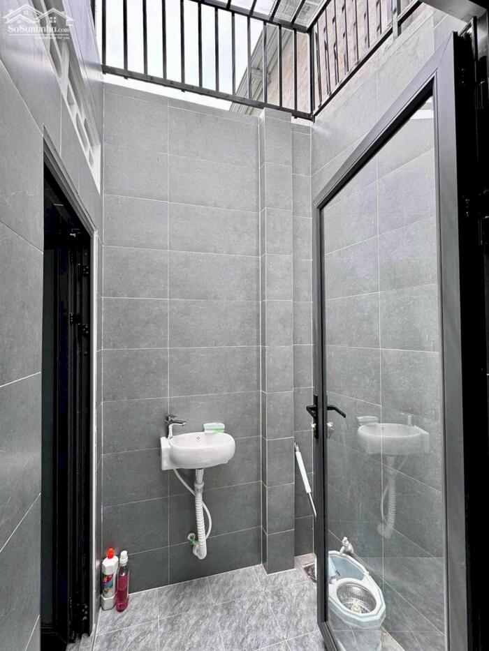 Hình ảnh CHỦ KẸT VỐN BÁN NHANH NHÀ CẤP 4 HIỆN ĐẠI VỪA XÂY XONG CHƯA Ở 6