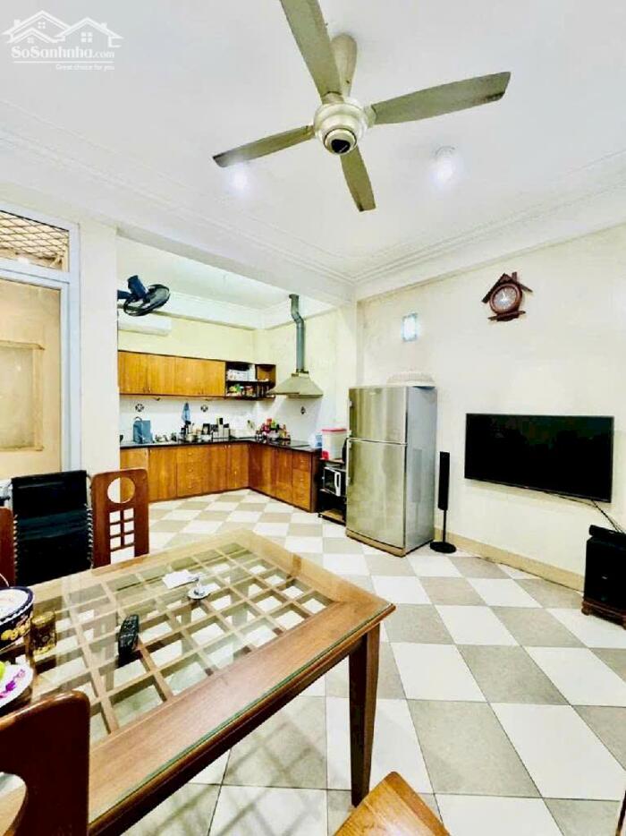 Hình ảnh Bán nhà Mặt Phố Lạc Long Quân gần 300m2, MT 8.5m 1