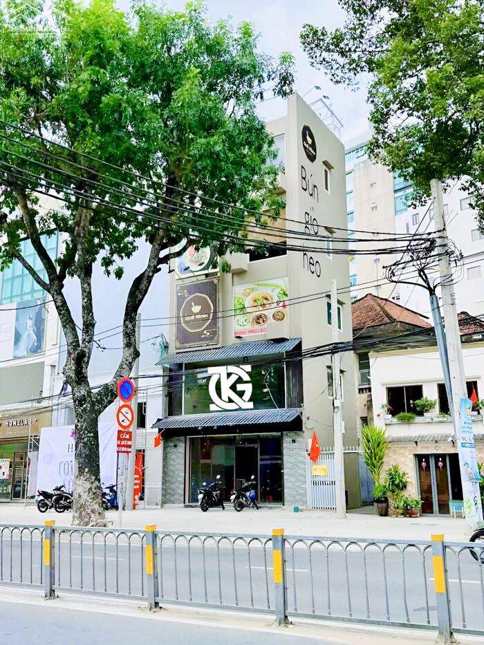 Hình ảnh Cho Thuê Nhà Mặt Tiền: 93 CMT8 - Quận 1 - 6.5x7m, 6 tầng, thang máy 1