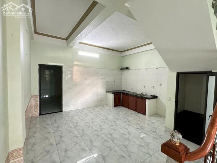 Hình ảnh Bán nhà 2 tầng giá rẻ 3 phòng ngủ tại xóm Gẩy, Định Trung, Vĩnh Yên 2