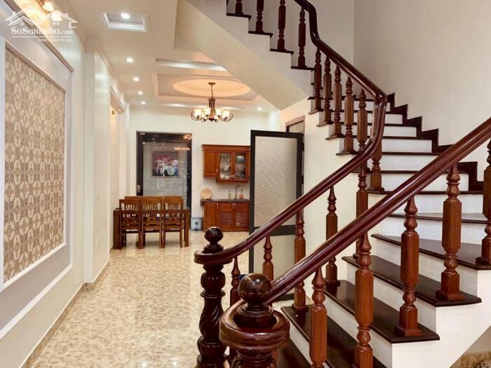 Hình ảnh Cho thuê nhà mặt phố Văn Cao, 4 ngủ khép kín (80m2). 0