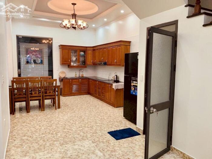 Hình ảnh Cho thuê nhà mặt phố Văn Cao, 4 ngủ khép kín (80m2). 2