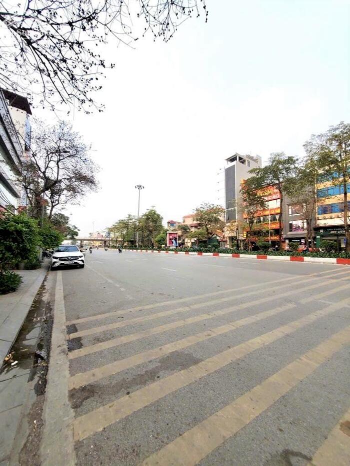 Hình ảnh Bán nhà 6 tầng 100m2 Mặt đường Văn Cao 0