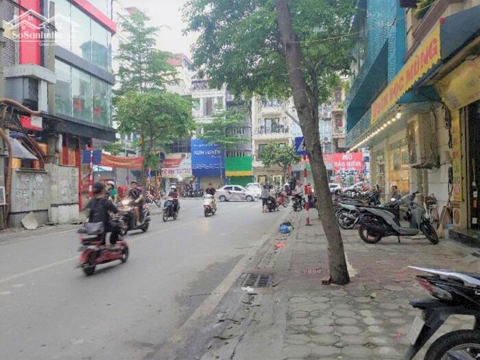 Hình ảnh Bán toà nhà 10 tầng 160m2 có hầm Mặt Phố Đoàn Thị Điểm 0