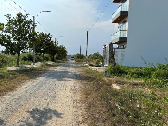 Hình ảnh Cần tiền bán gấp 99m2 kdc Phước Đông giá bao rẻ 900tr chốt 2