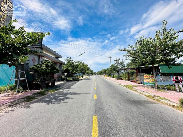 Hình ảnh Cần Bán Gấp Mặt Tiền Nguyễn Du LaGi 11,5x32(470m2) Giá Cực Rẻ Gần Biển 0