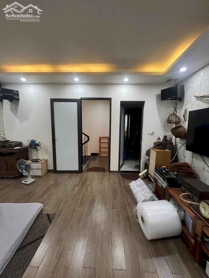 Hình ảnh Chuyển Công Tác. Bán Nhà Ngõ 24 Ngọc Lâm, Long Biên 41m2, 5T chỉ 8,55 tỷ 1