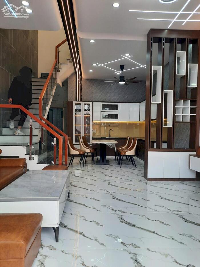 Hình ảnh Bán nhà Nguyễn Công Trứ 33m2 nhà đẹp vị trí đẹp gần hồ đủ công năng 8.1 tỷ 1