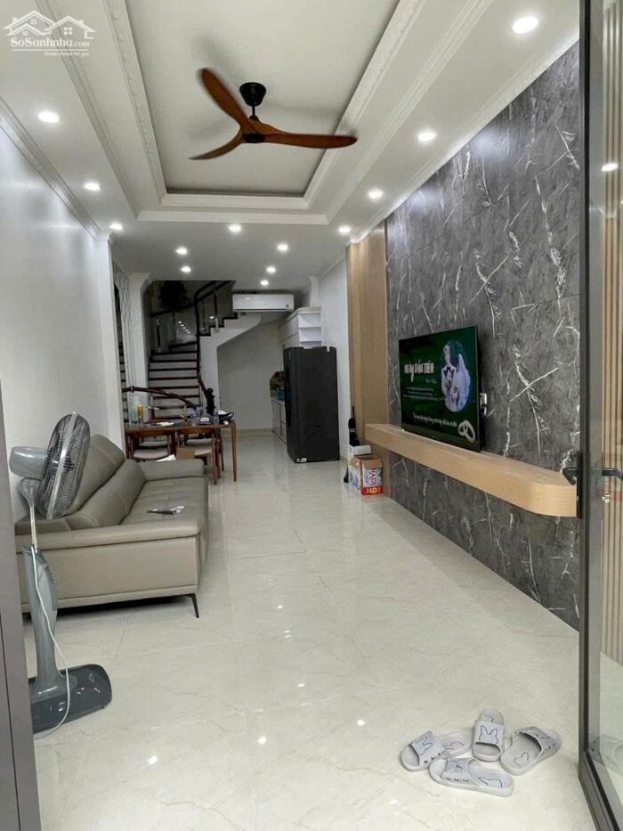 Hình ảnh Bán Nhà Gần Phố Thạch Bàn Cổ Linh, Cách Aeon, Cầu Vĩnh Tuy chỉ 500m. Lh 0965858116 1