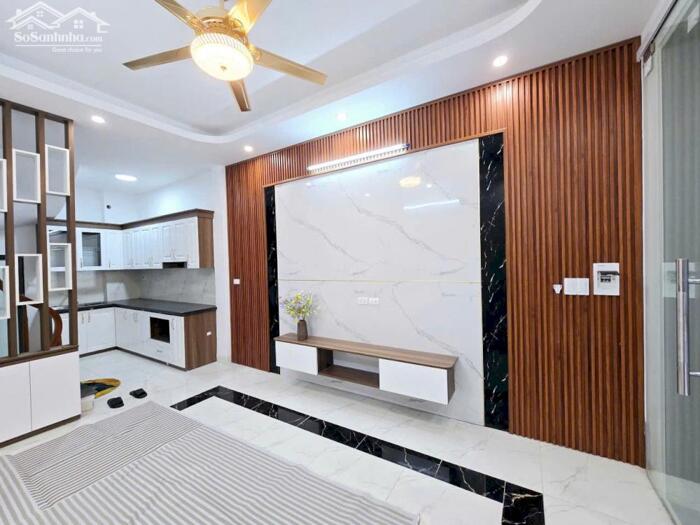 Hình ảnh Bán Nhà Thạch Bàn - Long Biên 5 Tầng Gần Chợ Đồng Dinh, Khu Garden City 2