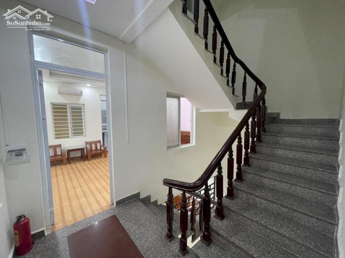 Hình ảnh Cho thuê nguyên căn 8 ngủ khép kín Văn Cao, DT: 75m2. 6