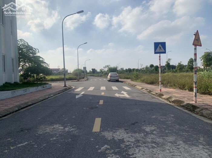 Hình ảnh Bán 67m đất đấu giá Cự Khối khu hồ 30ha đang triển khai, dãy TT9 trước đường sau đường, đối diện sân nhà văn hóa thoáng tầm nhìn 2