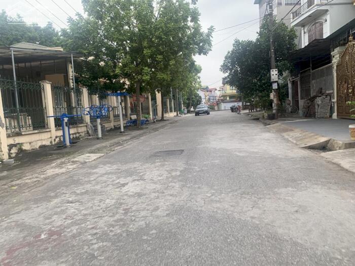 Hình ảnh Chính chủ cần tiền bán gấp 60m2 TÁI ĐINH CƯ ĐÔNG DƯ đường 13m ô tô tránh, vị trí đẹp, giá đầu tư 2