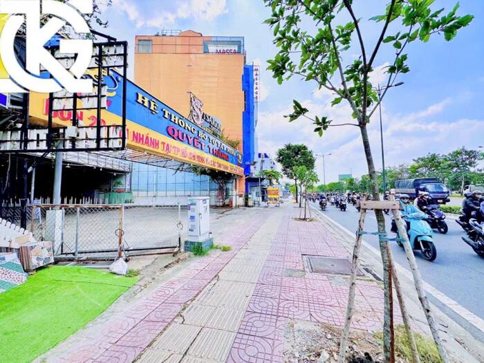 Hình ảnh Cho Thuê Nhà Mặt Tiền: 318 Phạm Văn Đồng - Quận Thủ Đức - 20x58m 2
