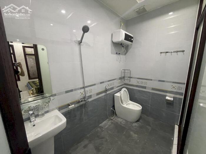 Hình ảnh Cho thuê nguyên căn Văn Cao, 5 ngủ khép kín, DT: 80m2. 8