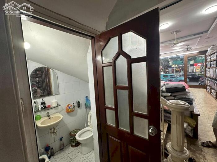 Hình ảnh Bán Nhà Mặt Phố Lê Văn Lương Cầu Giấy 51m2-5T 5m Vỉa Hè 29,5 Tỷ Có Thương Lượng. 2