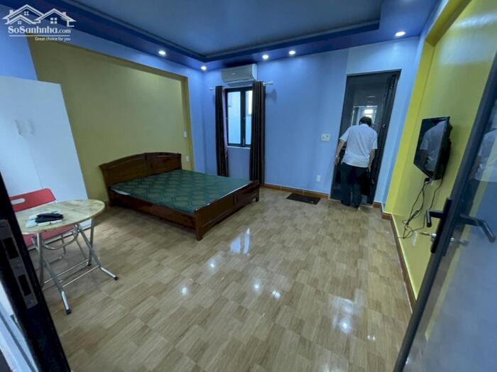 Hình ảnh Cho thuê nguyên căn sân cổng Văn Cao, DT: 110m2, 4 p,ngủ. 2